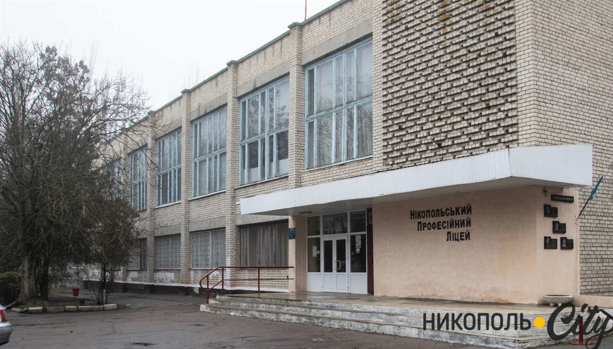 Тут находится фабрика Святого Николая