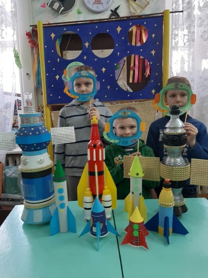 Виготовлені моделі космічних ракет