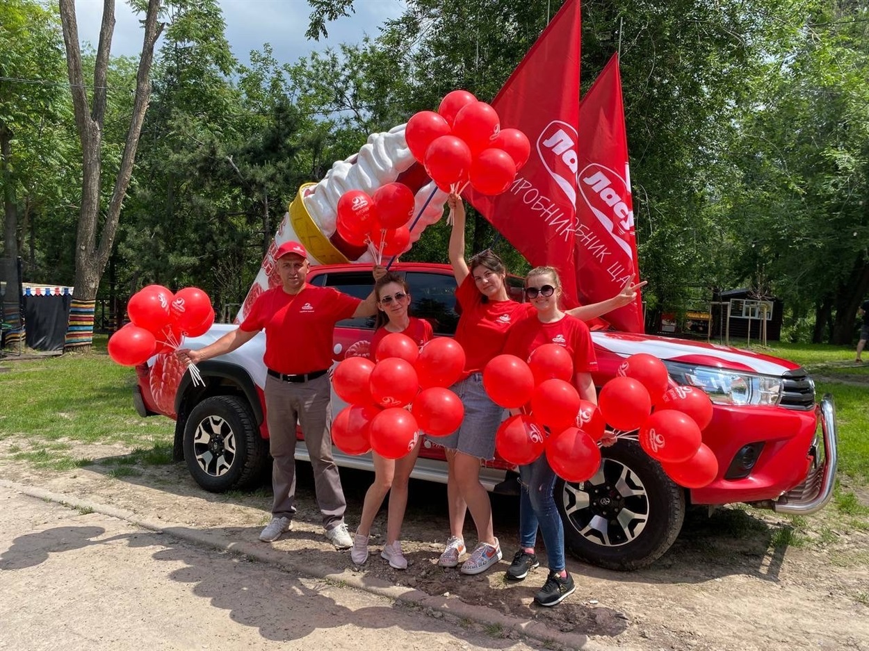 Команда «Ласунка» пригощатиме смачним морозивом великих і маленьких, роблячи зупинки в місцях громадського відпочинку. 