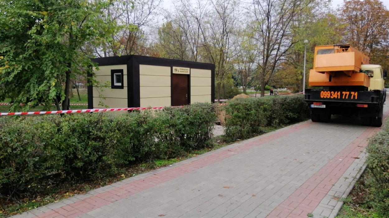 Встановлення громадської вбиральні у сквері Молодіжний, 2019 рік