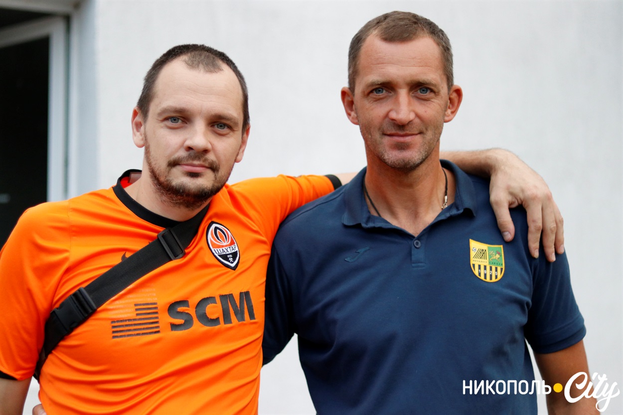 Андрій Дикань праворуч