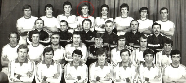 Склад "Колосу" 1983 року. Олександр Петраков четвертий зліва у верхньому ряді