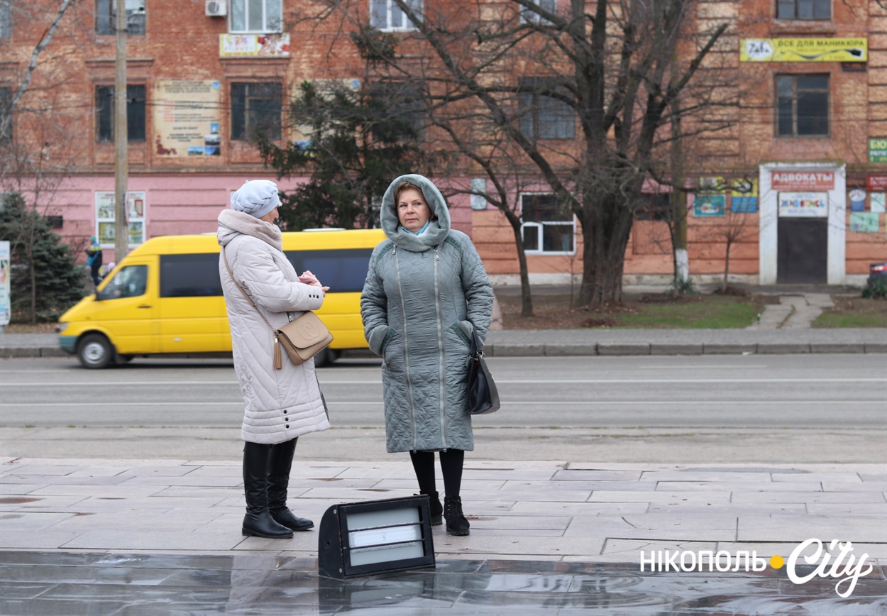 Людмила Асмолова в центрі.