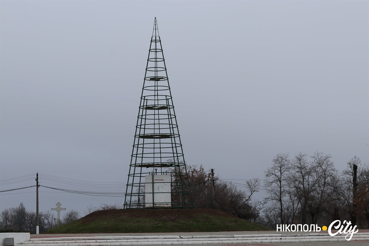 Нове місце розташування ялинки у 2021 році на Європейській площі.
