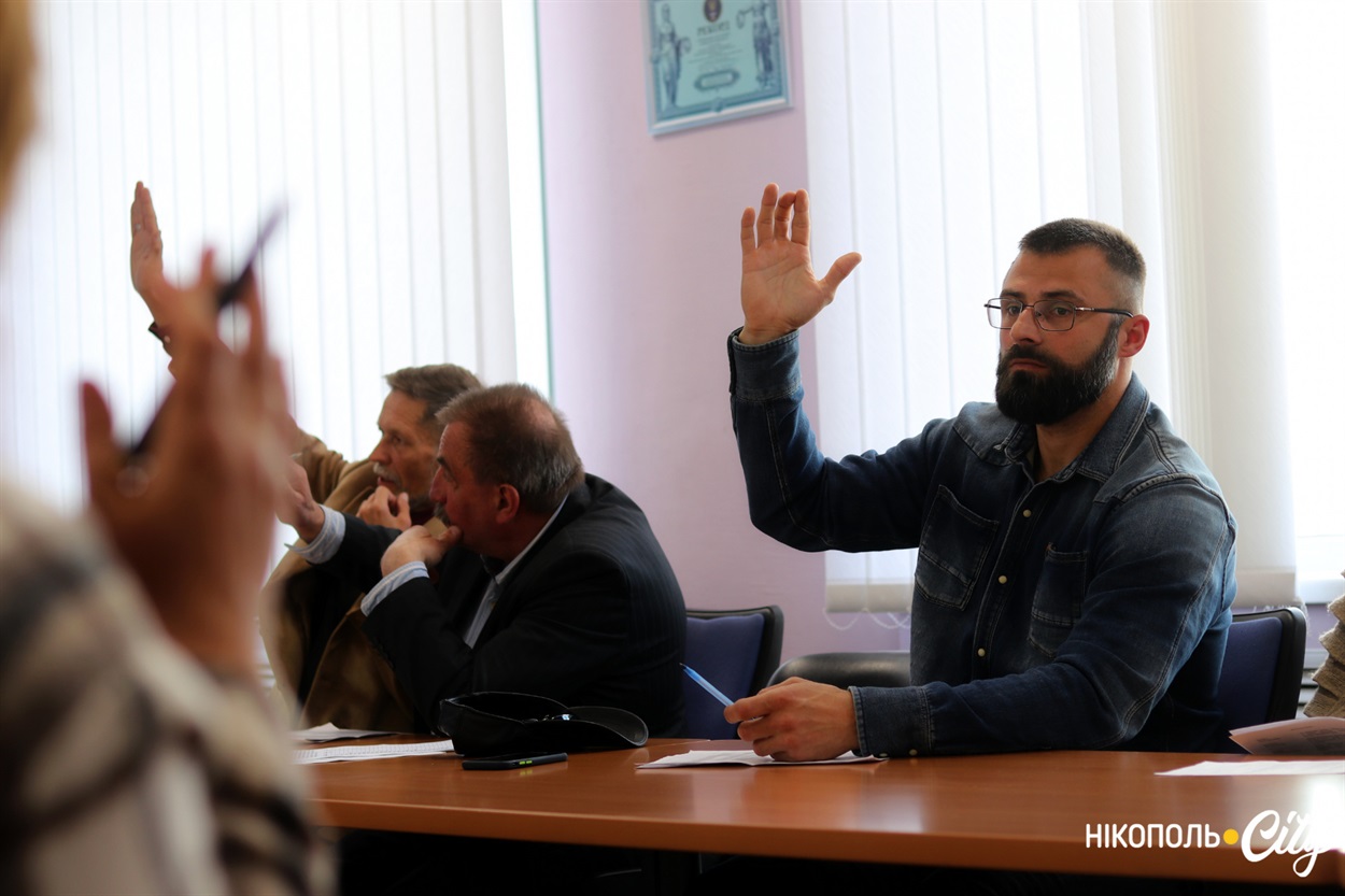 Члени робочої групи голосують за зміну назви вулиці в рамках дерусифікації.