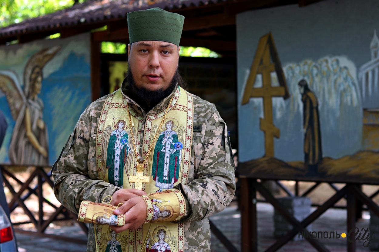 Настоятель храму Петра Калнишевського, військовий капелан Меркурій Скороход.