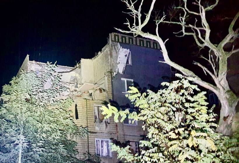 Зруйновані поверхи в одному з будинків Нікополя 