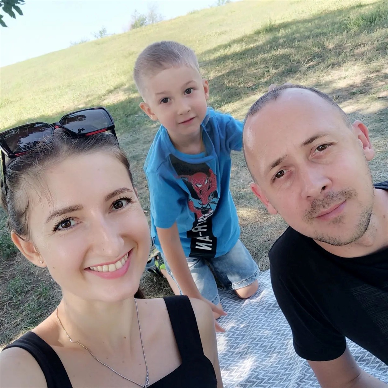 Родина Шип з Нікополя - мама Олена, тато Ілля та 4-річний Славік.