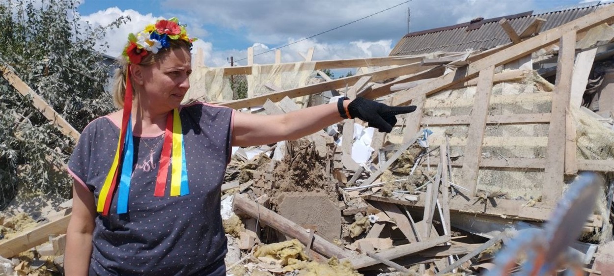 "Український вінок ми знайшли під завалами нашого будинку", - ділиться Наталя Лазаренко.