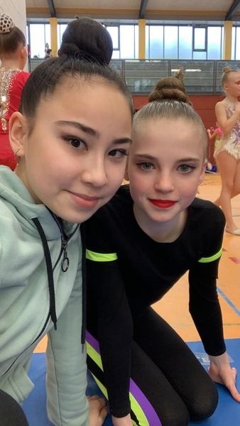 Анастасія Марченко та Олександра Грішина на замаганнях