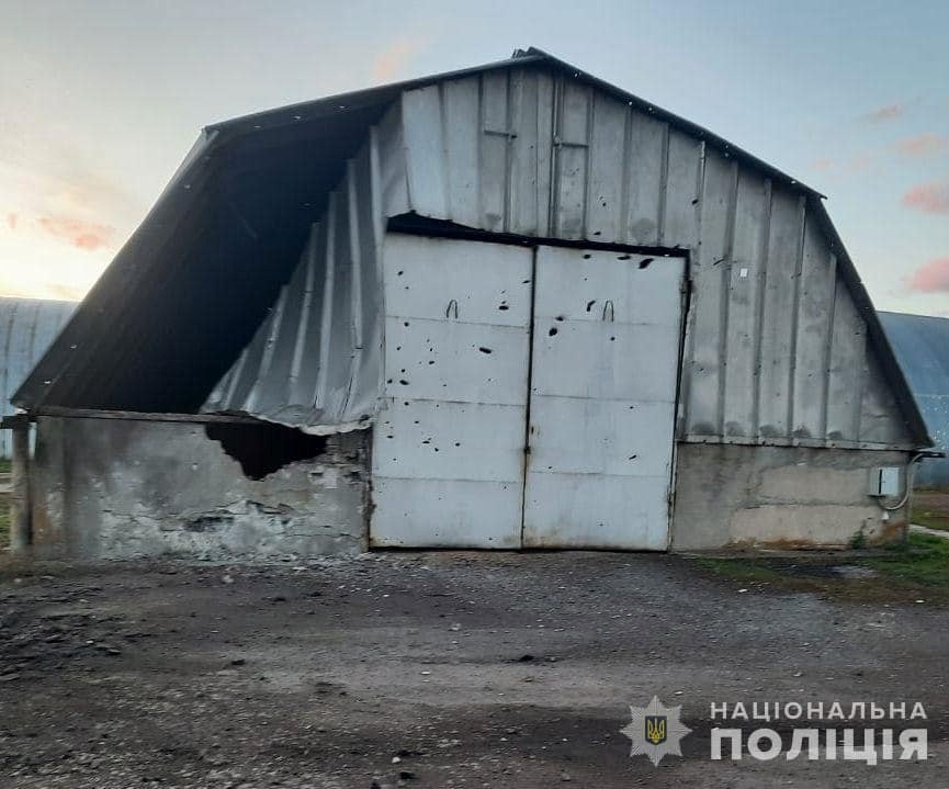 побитий гараж