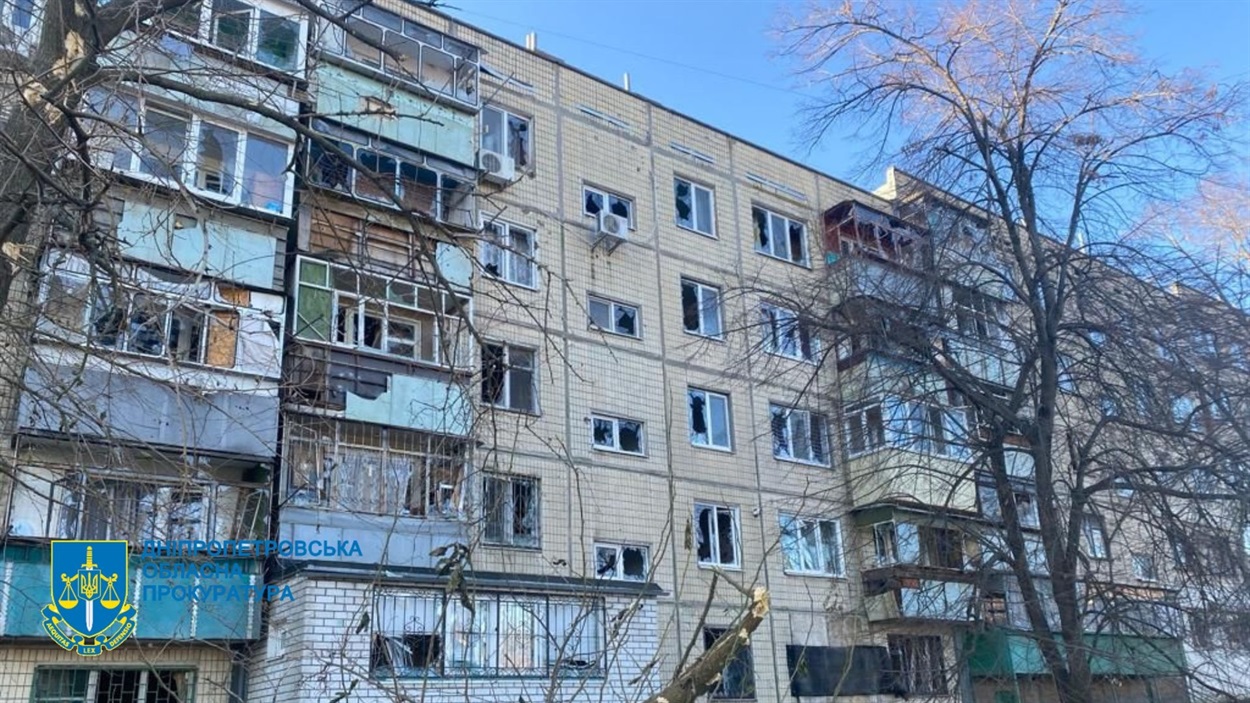 Обстріл росіянами багатоповерхівки та вбивство 63-річного чоловіка у Нікополі фіксує прокуратура області