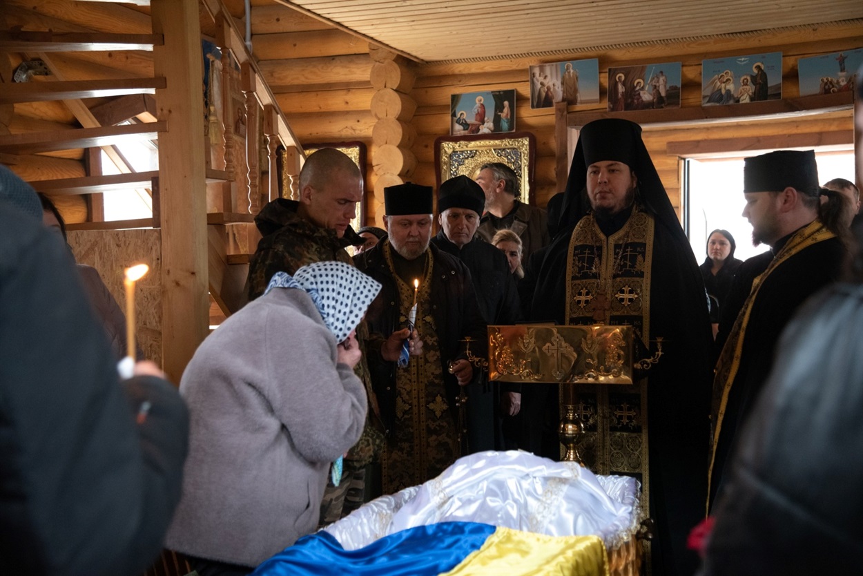 Церемонія відспівування полеглого воїна з Нікополя Максима Олійника