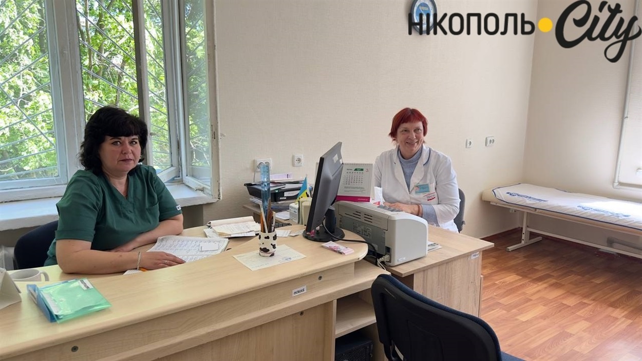 Підліткова лікарка-гінекологиня Людмила Прокопова і медсестра Олена Григорьєва