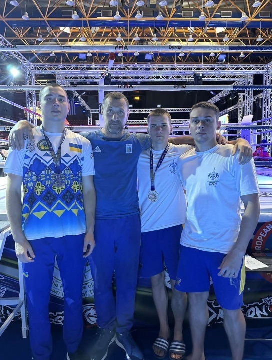 Дмитро Шелесько, Олександр Суховільський, Нікіта Захарченко та тренер Ігор Мациборко