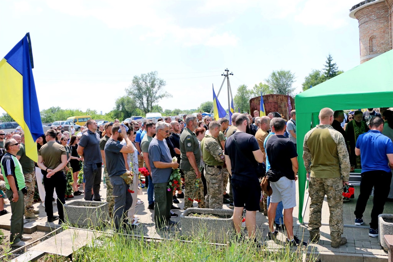 Побратими та друзі прийшли попрощатися з Костянтином