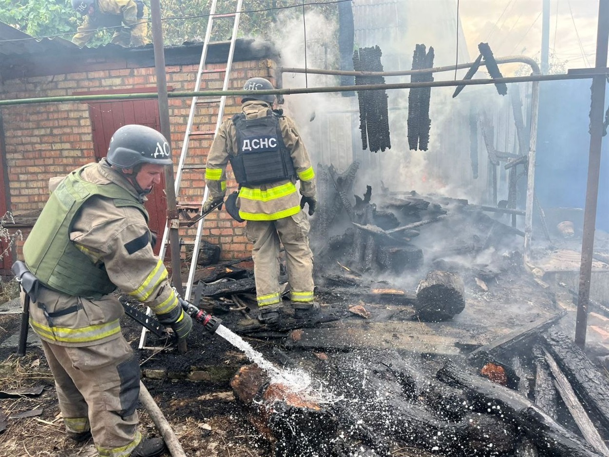 Рятувальники на місці одного з "прильотів"