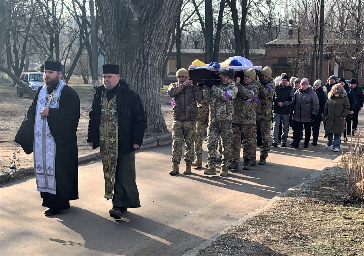 Нікопольці попрощалися із захисником Олександром Максимовичем