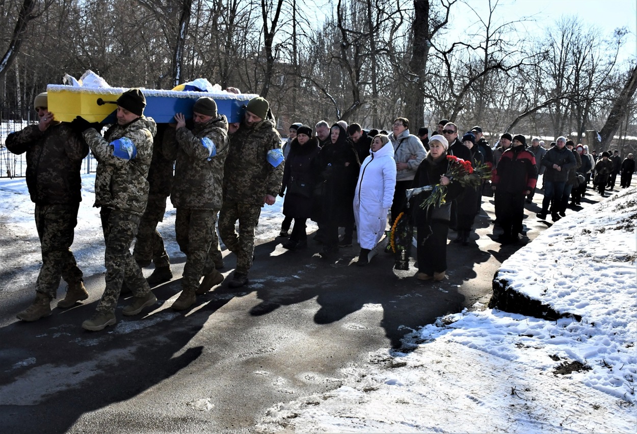 Нікополь попрощався із загиблим захисником Валерієм Висоцьким