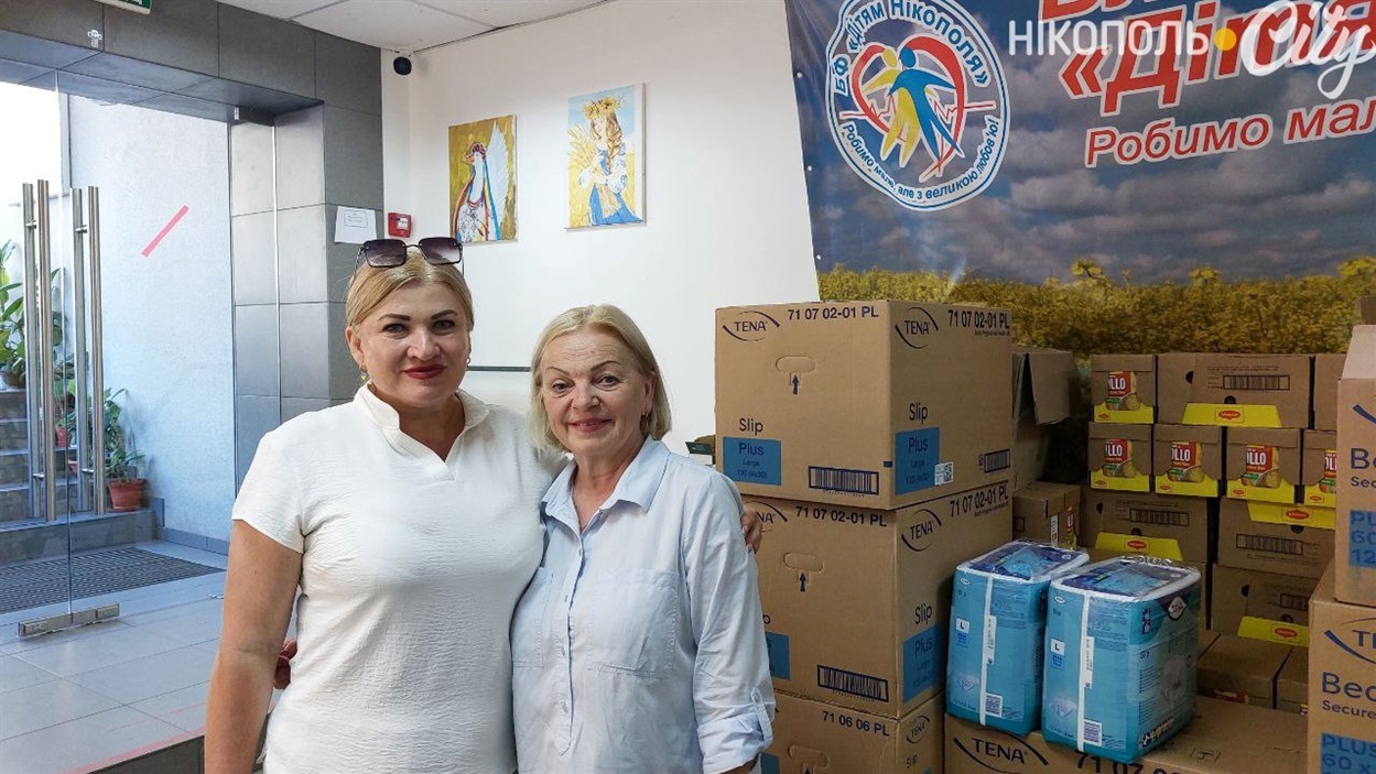 Оксана Глушко та директорка БФ "Дітям Нікополя" Маргарита Горбаненко